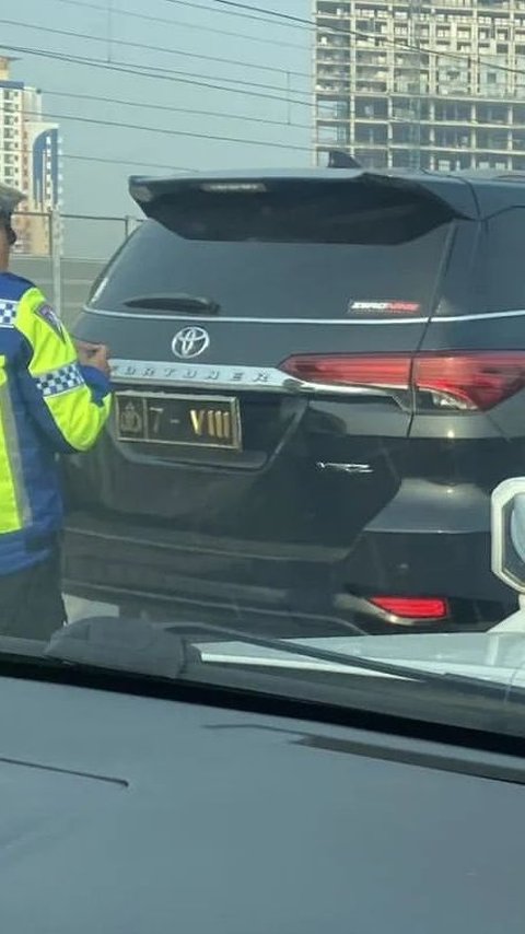 Viral Moment of Fortuner and Elf Accident on MBZ Toll Road, Official License Plate Changes to Civilian
