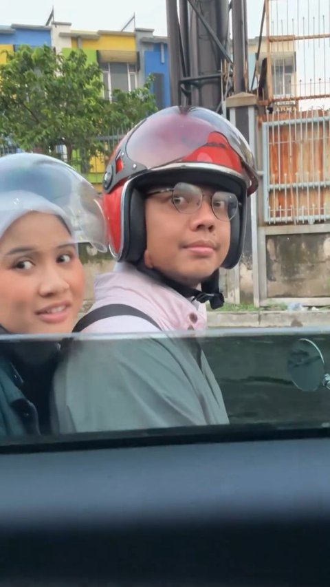 Viral Momen Dua Sejoli Disapa Ridwan Kamil di Lampu Merah, Minta Didoakan Menikah Tahun Depan