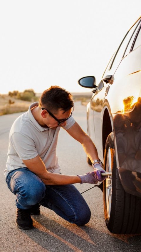 How to Change a Tire Safely When You Have a Flat Tire