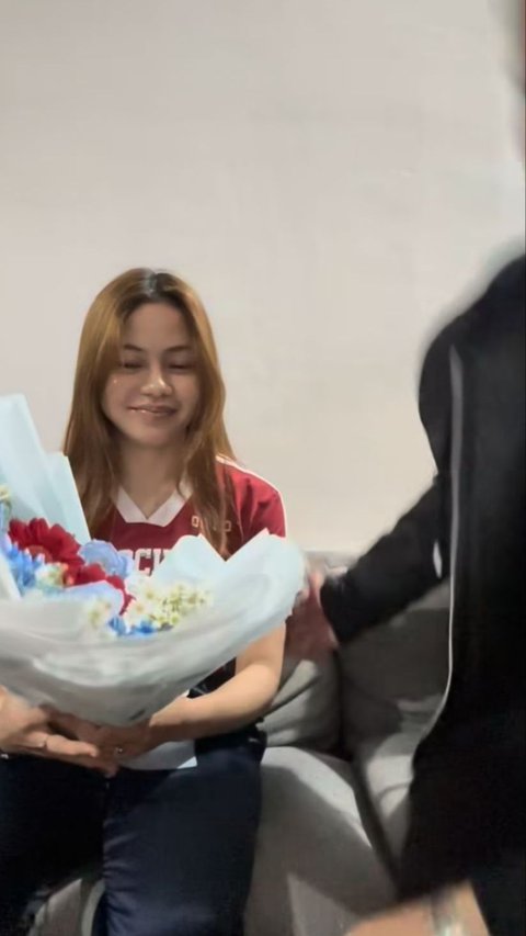 7 Potret Lady Rara Dapat Surprise yang Dibuat 3 Tahun Oleh Kekasihnya, Dari Ketawa Hingga Nangis Haruu