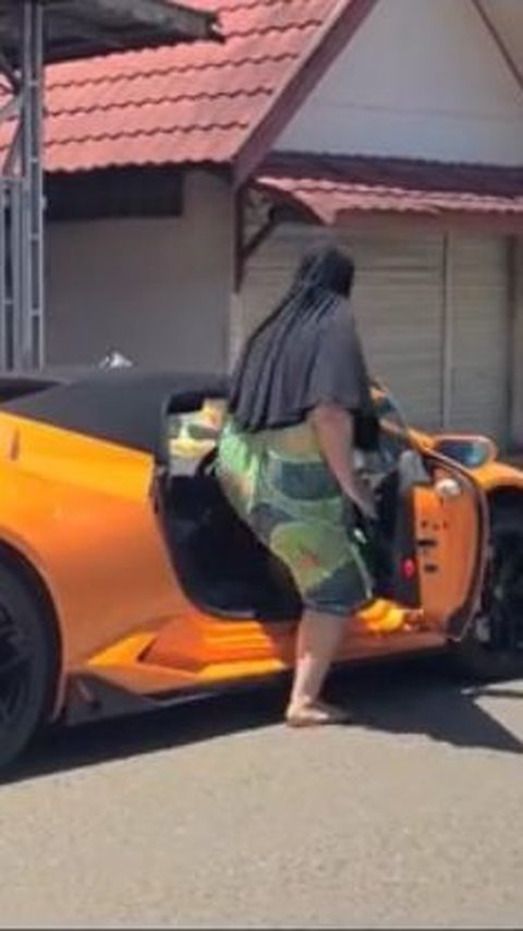 Viral Wanita Berdaster Naik Lamborghini di Kalsel, Ternyata Ini Sosoknya yang Bukan Orang Sembarangan