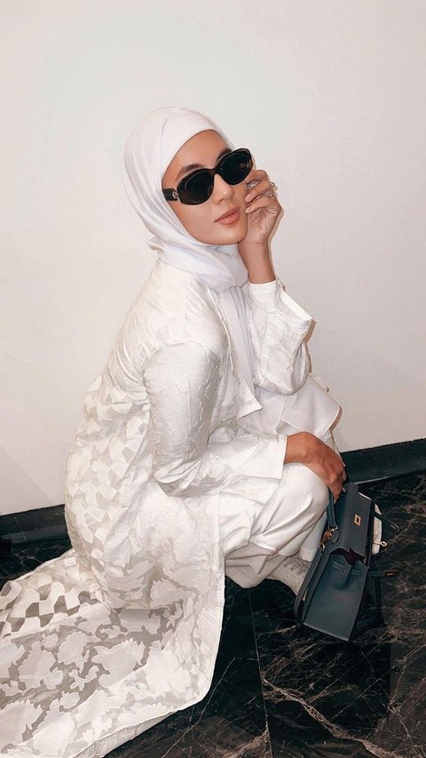 The Enchanting New Aura of Paula Verhoeven in Hijab