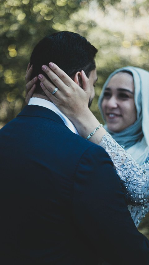 Bukan dengan Kekerasan, Begini 5 Cara Suami Menasihati Istrinya Sesuai Syariat Islam