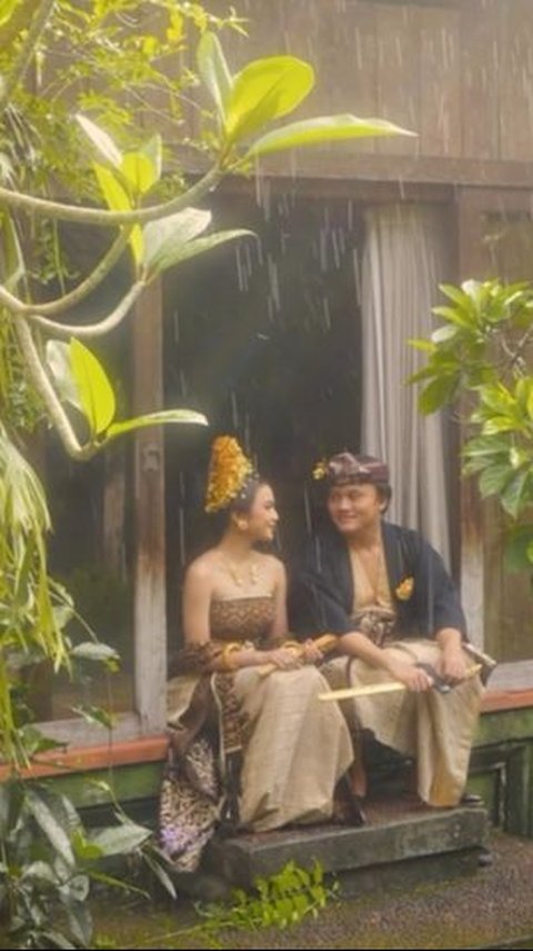 Tampil Serasi Mengenakan Pakaian Adat Bali, Intip Foto-foto di Balik Layar Prewedding Rizky Febian dan Mahalini