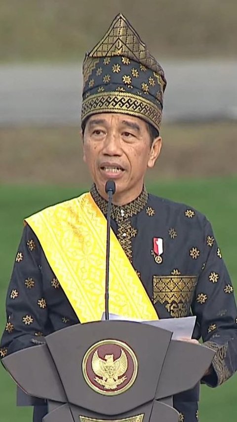 Pimpin Upacara Hari Lahir Pancasila di Blok Rokan Riau, Jokowi Pakai Baju Adat Teluk Belanga