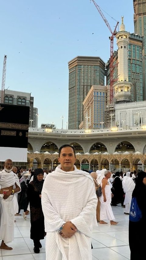 Senyum Bahagia di Arab Saudi, 8 Foto Saipul Jamil Berangkat Ibadah Haji