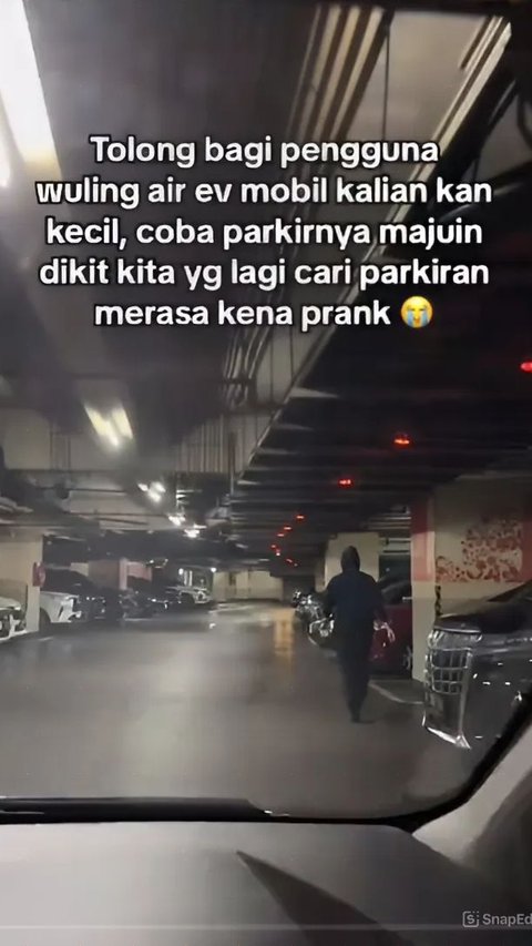 Selalu berhasil membuat emosi terpancing, Wuling Air ev memang suka bermain prank saat berada di parkiran.