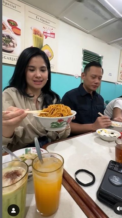 Annisa Pohan dan AHY Makan Mi Ayam Legend di Bandung, Tiba-Tiba Curcol Masa Pacaran