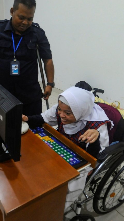 FOTO: Semangat Siswa YCAB Antusias Belajar Beragam Aplikasi Digital