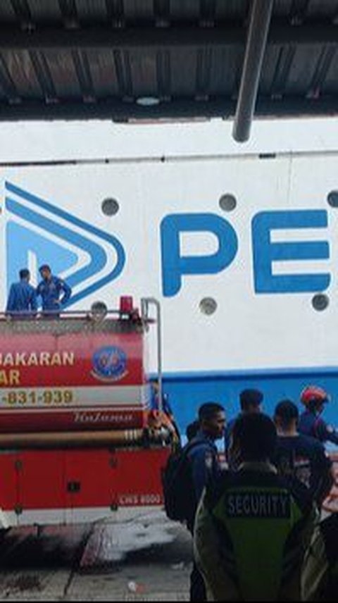 Fakta Terbakarnya Kapal KM Umsini di Pelabuhan Makassar, Seluruh Penumpang Berhasil Selamat