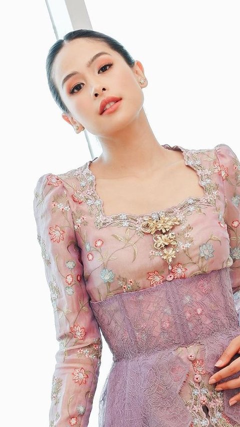 Anggun Maksimal, Detail Lilac Maudy Ayunda's Feminine Kebaya