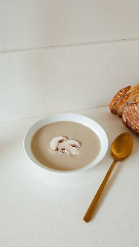Easy Mushroom Soup Recipe: Creamy and Comforting Dish for a Cold Day