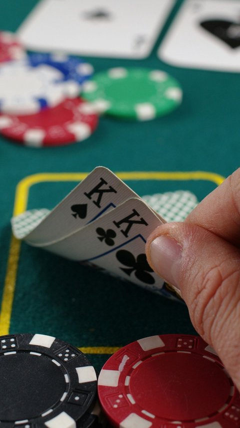 Don't Get Angry! Here's How to Respond to a Husband Addicted to Gambling According to UAS, There Are Two Choices that Can Be Taken by the Wife