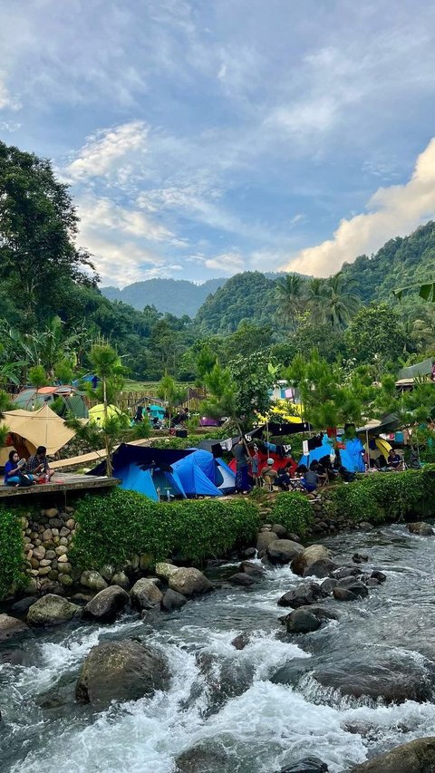Tempat Camping di Bogor Ini Bikin Tenang Banget, Panoramanya Indah di Antara Sawah dan Sungai