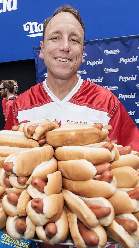 This Hot Dog Champion Was Banned In The Upcoming Eating Competition