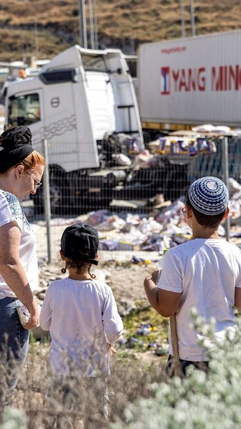 Video Warga Israel Ramai Dirikan Pos Pemeriksaan Ilegal, Halangi Bantuan Air & Makanan untuk Palestina