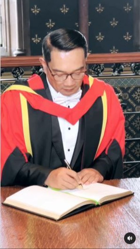Eks Gubernur Jawa Barat Terima Gelar Doktor Bersama Tokoh Dunia Lain, Universitasnya Tuai Sorotan