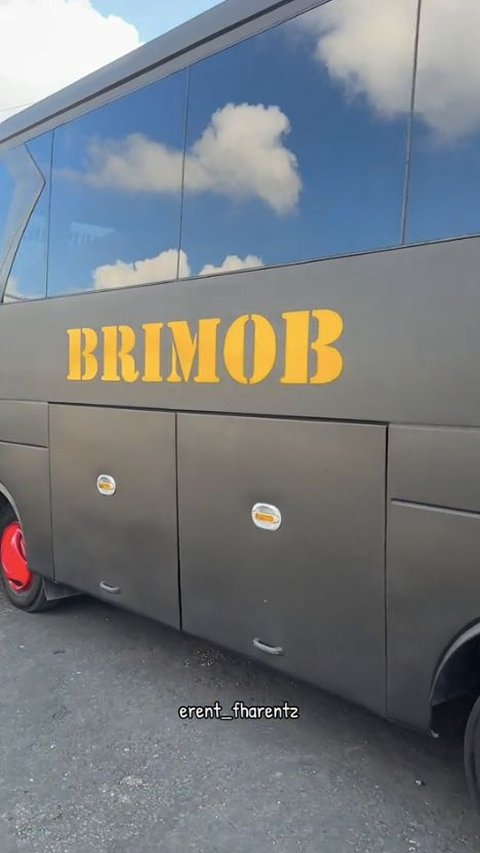 ⁠Keren dan Elegan, Begini Potret Bus Baru Brimob Fasilitasnya Bikin Nyaman