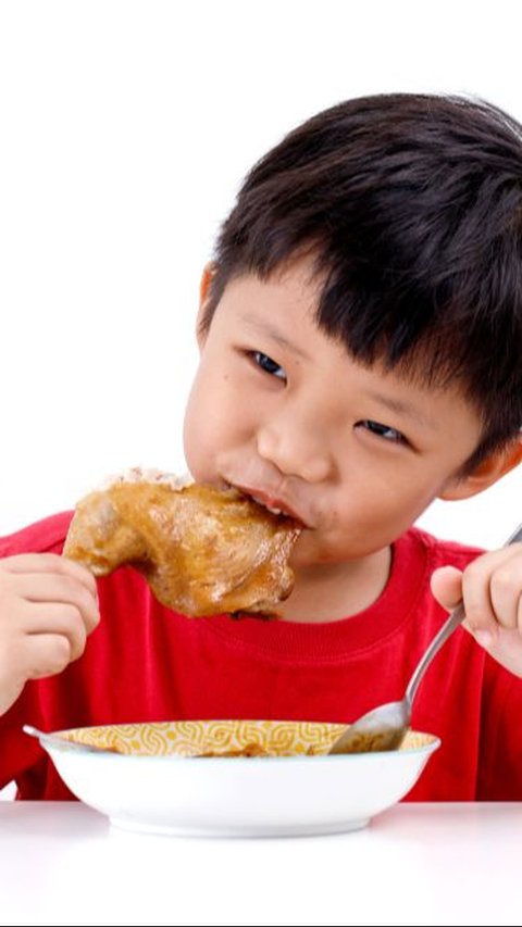 Making High-Calorie Fried Chicken for Toddlers, to Increase the Weight of the Little One