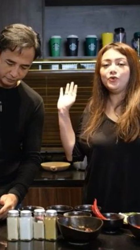 Jarang Dipakai Masak, Begini Penampakan Dapur Wina Natalia yang Mirip Bar Modern