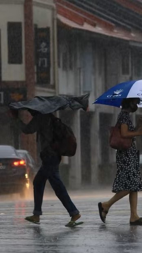 BMKG: Jakarta Diprediksi Hujan Disertai Petir pada Jumat Malam