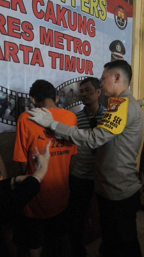 FOTO: Polisi Tangkap Pengedar Narkoba di Jakarta Timur, 514 Butir Ekstasi Senilai Rp1,5 Miliar Diamankan