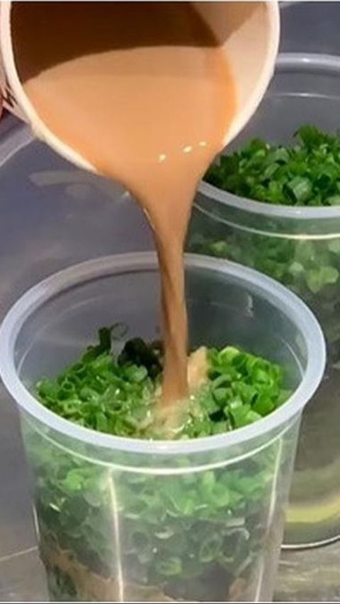 Unique, in China Again Viral Coffee Served with Scallion Topping