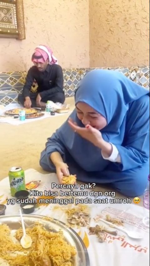 The Moment a Woman Eats with Someone Resembling Her Late Mother During Umrah, Becoming a Remedy for Longing