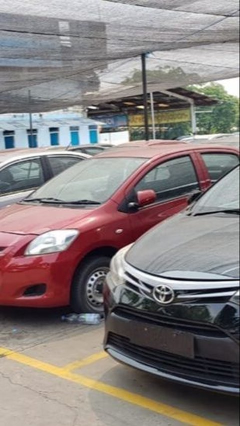 Agar tidak menyesal di kemudian hari, pahami 3 ciri mobil bekas taksi.