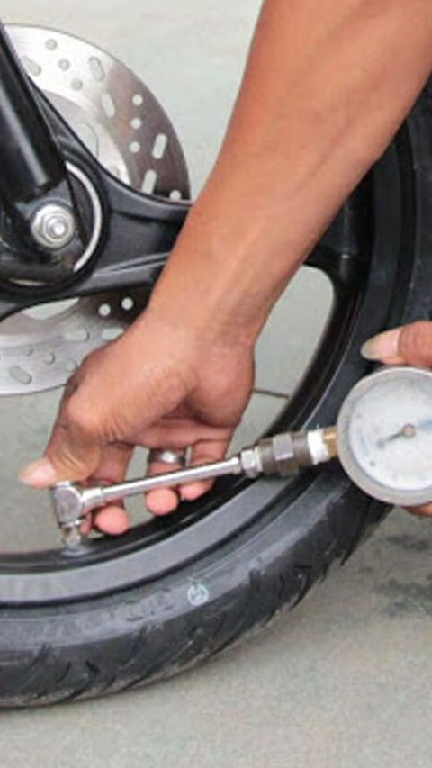 Ancaman Keselamatan Mengemudi Motor dengan Ban yang Kekurangan Angin.