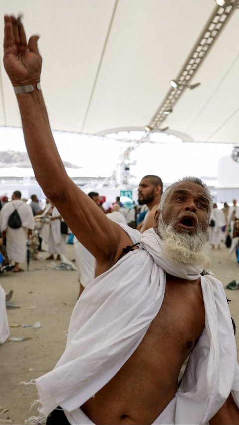 FOTO: Setelah Wukuf Arafah, Jemaah Haji Seluruh Dunia Mulai Melempar Jumrah di Mina