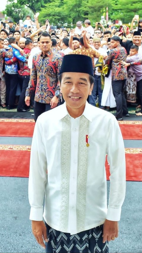 Jokowi Salat Iduladha di Simpang Lima Semarang