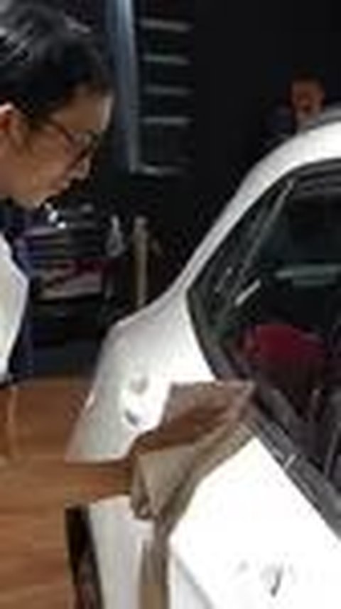 Anda tak perlu minyak rem, inilah cara menghapus noda baret pada mobil hanya dengan menggunakan satu bahan dapur.