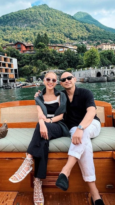 Portrait of BCL and Tiko Aryawardhana's Honeymoon in Italy, Wearing Seductive Outfits