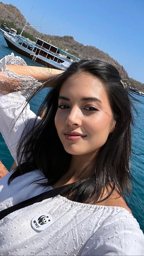 Showing Photos Together, Aurelie Moeremans' Girlfriend's Face Makes It Hard to Focus, Initially Thought to be Hamish Daud