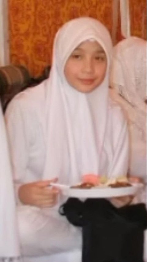 7 Old Photos of Nagita Slavina during her First Hajj at the Age of 19, Netizens: MasyaAllah So Cute