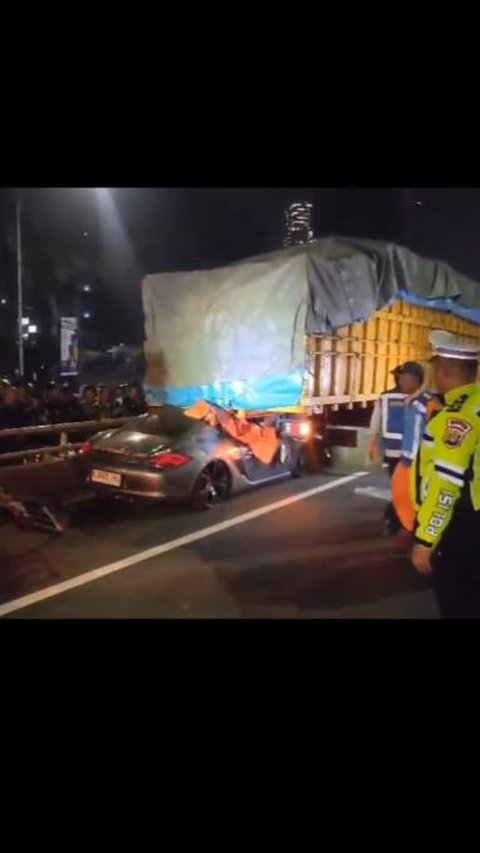 Moments of Porsche Car Crashing into a Truck on Inner City Toll Road, Driver Dies