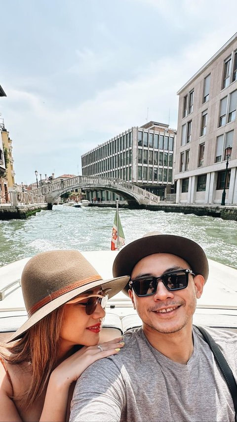 Romantis! 10 Potret Bunga Citra Lestari & Tiko Aryawardhana Jalan-jalan di Venesia, Mesra Banget Seperti sedang Honeymoon