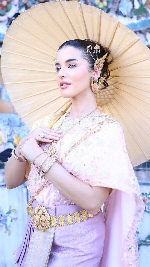 Wear Traditional Thai Clothing, Tasya Farasya's Charm is Like a Princess of the Kingdom