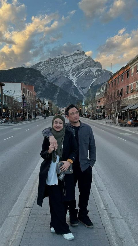 Expressing Longing, Cindy Fatikasari's First Idul Adha Portrait in Canada