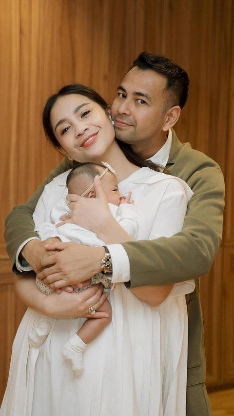 Raffi Ahmad Akhirnya Perlihatkan Wajah Baby Lily Bareng Dua Putranya
