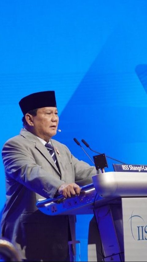 Prabowo Subianto Terima Tanda Kehormatan Bintang Bhayangkara Utama Polri