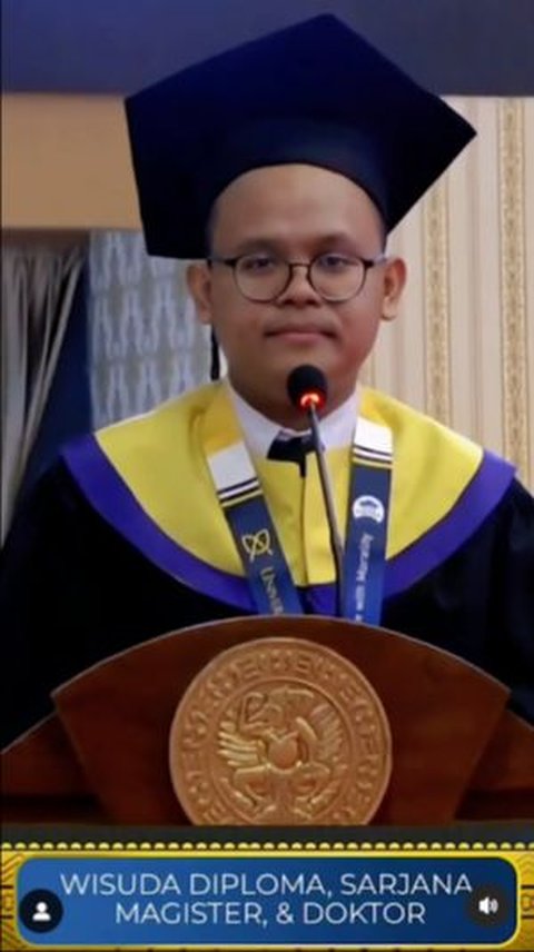 Anak Penjual Nasi Goreng Jadi Sarjana di Unair Pidatonya soal Orangtua Menyentuh Hati, Rektor Langsung Beri Hadiah Istimewa