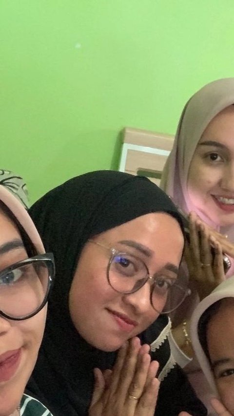 Empat Wanita Bersahabat Ini Beli Rumah Bareng, Aksinya Viral dan Banjir Pujian