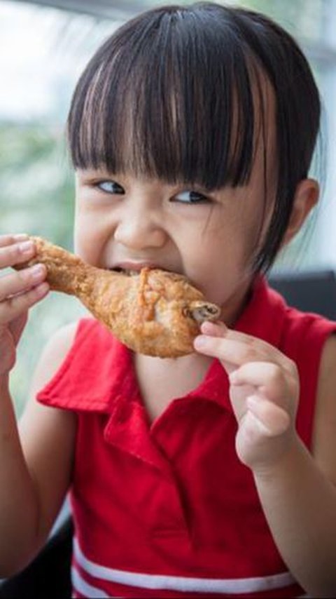 Addicted to Eating Fried Chicken Every Day for a Year, 12-Year-Old Child's Kidneys Damaged, Requires Lifelong Dialysis