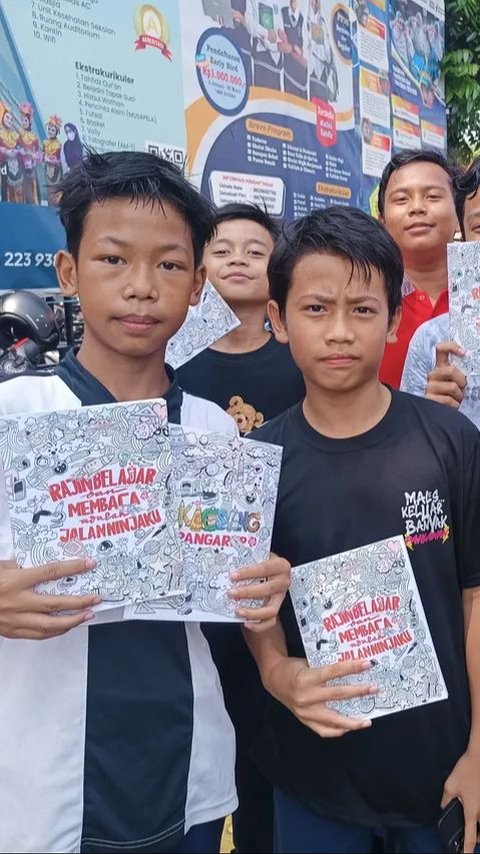 Appearance of a Notebook with Kaesang Pangarep's Name on the Cover Shared with Residents