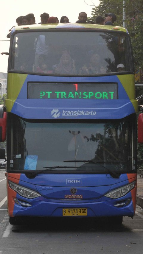FOTO: Serunya Keliling Jakarta dengan Bus Wisata Atap Terbuka, Begini Cara Naiknya!