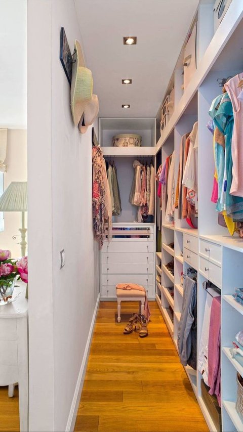 8 Ide Desain Walk in Closet Sederhana dengan Tatanan Minimalis untuk Tempat Nyaman Pakaian Favoritmu