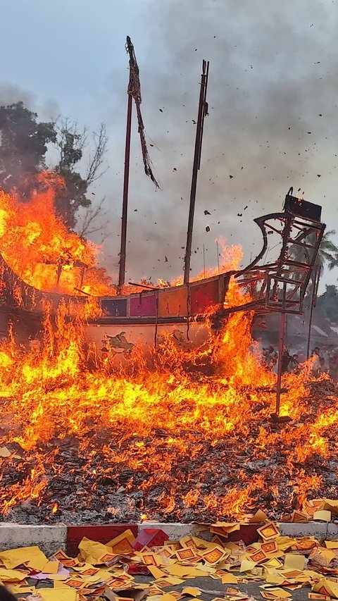 Melihat Tradisi Tionghoa Rohil Bakar Tongkang Kenang Sejarah Tahun 1826