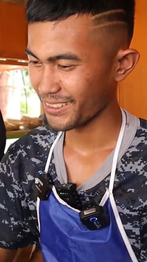 Pemuda 24 Tahun Asal Sukabumi Capai Omzet Rp18 Juta Per Hari Hanya dari Jualan Rujak di Jakarta, Ini Keunikannya